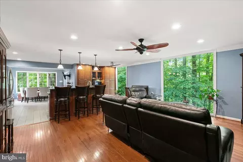 7002 Barnacle Pl, Burke, VA 22015 photo 5