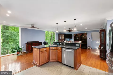 7002 Barnacle Pl, Burke, VA 22015 photo 16