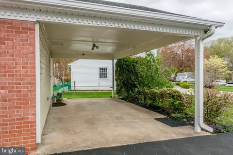 Exterior - 8108 Saint David Ct, Springfield, VA 22153 photo 3 of 9