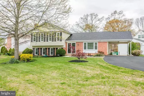 8108 Saint David Ct, Springfield, VA 22153