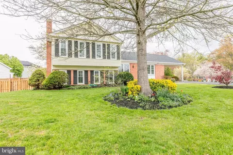 Exterior - 8108 Saint David Ct, Springfield, VA 22153 photo 2 of 9