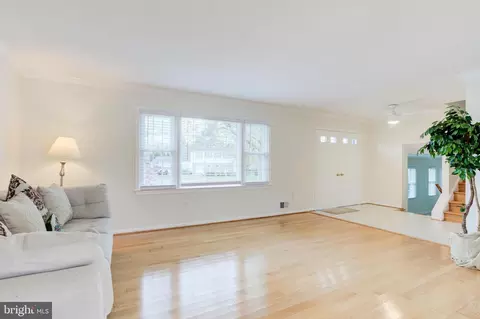 Living - 8108 Saint David Ct, Springfield, VA 22153 photo 2 of 5