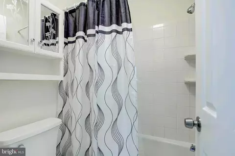 Bath - 8108 Saint David Ct, Springfield, VA 22153 photo 2 of 4
