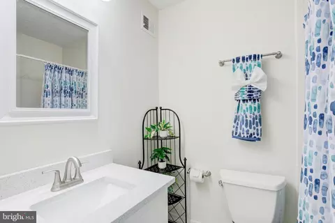 Bath - 8108 Saint David Ct, Springfield, VA 22153 photo 3 of 4