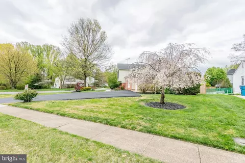 Exterior - 8108 Saint David Ct, Springfield, VA 22153 photo 7 of 9