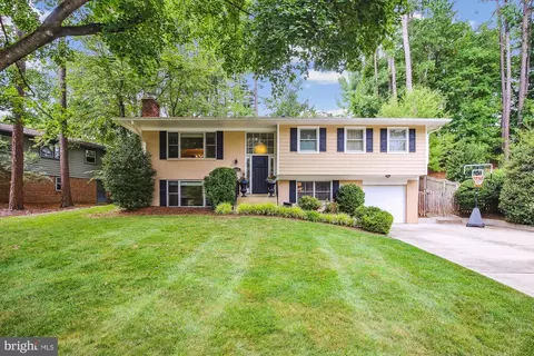 2104 Sheriff Ct, Vienna, VA 22181