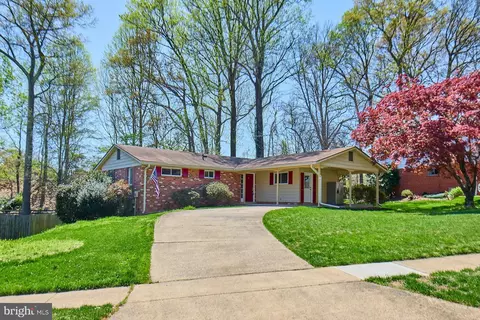 5010 Gainsborough Dr, Fairfax, VA 22032