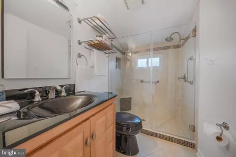 Bath - 1955 Foxhall Rd, Mclean, VA 22101 photo 2 of 3