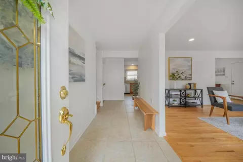 Entry Way - 1955 Foxhall Rd, Mclean, VA 22101 photo 2 of 3