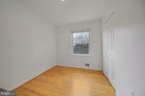 Bedroom - 1955 Foxhall Rd, Mclean, VA 22101 photo 3 of 7
