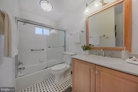 Bath - 1955 Foxhall Rd, Mclean, VA 22101 photo 1 of 3