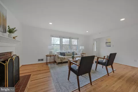 Living - 1955 Foxhall Rd, Mclean, VA 22101 photo 2 of 3