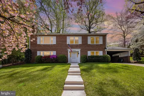 6324 Anneliese Dr, Falls Church, VA 22044