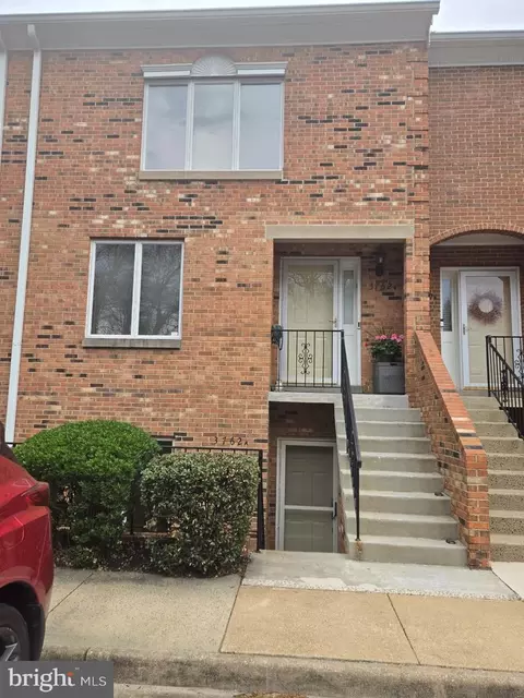 3762 Madison Ln #3762B, Falls Church, VA 22041