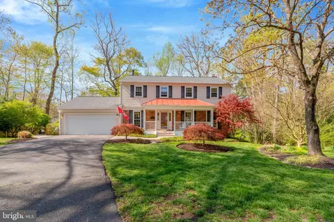 8309 Five Gates Rd, Annandale, VA 22003