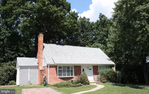 6901 Rolling Rd, Springfield, VA 22152