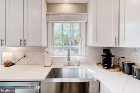 Kitchen - 7752 Lowmoor Rd, Springfield, VA 22153 photo 6 of 8