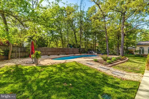 Exterior - 7752 Lowmoor Rd, Springfield, VA 22153 photo 15 of 25
