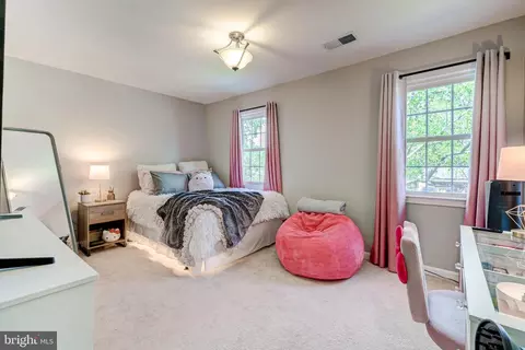 Bedroom - 7752 Lowmoor Rd, Springfield, VA 22153 photo 8 of 9