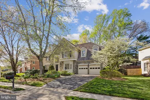 9313 Braymore Cir, Fairfax Station, VA 22039