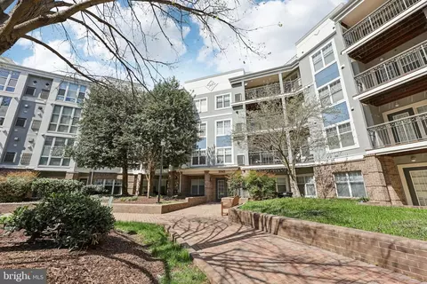 5565 Seminary Rd #108, Falls Church, VA 22041