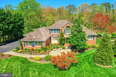10720 Hunters Pl, Vienna, VA 22181