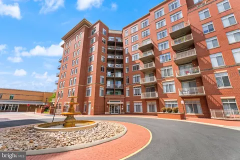 4490 Market Commons Dr #105, Fairfax, VA 22033