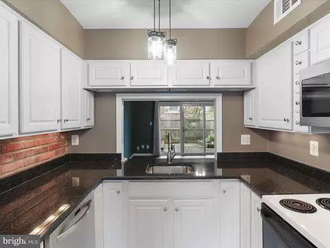8441 Penshurst Dr #603, Springfield, VA 22152 photo 5