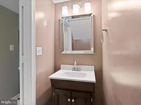 8441 Penshurst Dr #603, Springfield, VA 22152 photo 9