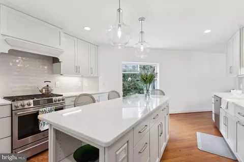 1737 Chain Bridge Rd, Mclean, VA 22102 photo 6