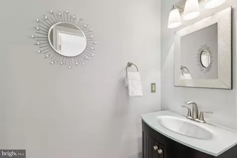 1737 Chain Bridge Rd, Mclean, VA 22102 photo 18