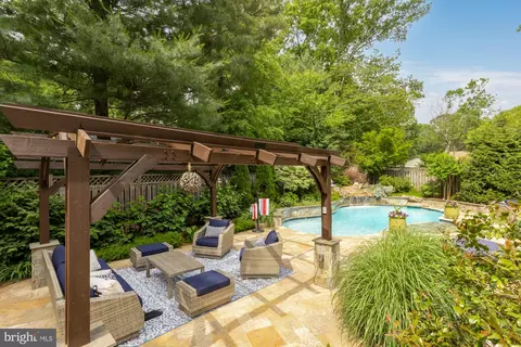 5117 Pheasant Ridge Rd, Fairfax, VA 22030