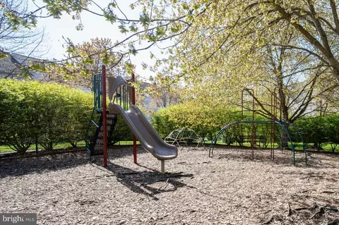 13137 Ashnut Ln, Herndon, VA 20171 photo 6
