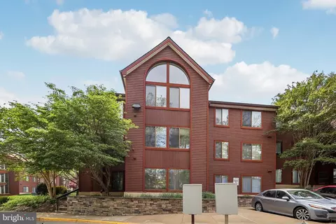 2816 Lee Oaks Pl #102, Falls Church, VA 22046