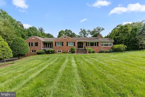 8815 Southwick St, Fairfax, VA 22031