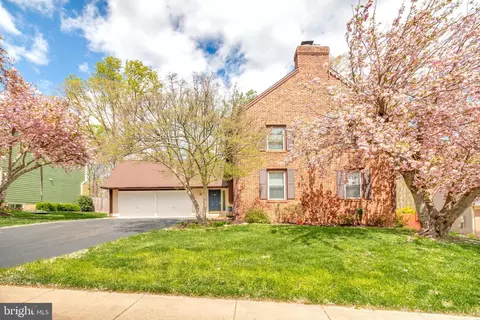 8422 Golden Aspen Ct, Springfield, VA 22153