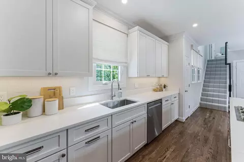 Entry Way - 1448 Ingleside Ave, Mclean, VA 22101 photo 2 of 6