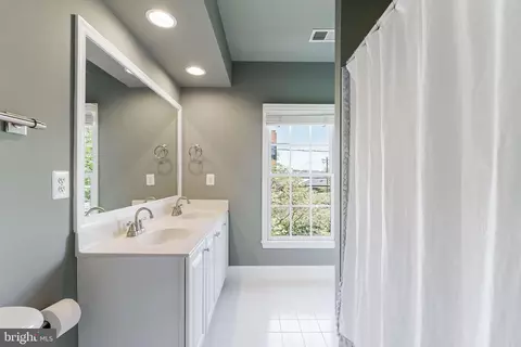 Bath - 1448 Ingleside Ave, Mclean, VA 22101 photo 5 of 7