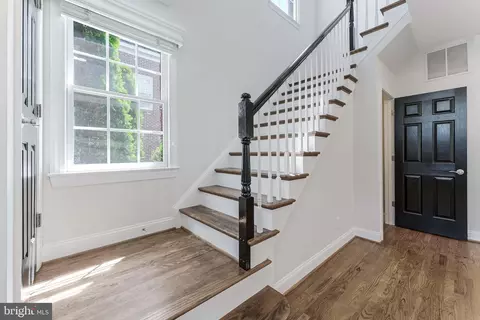Entry Way - 1448 Ingleside Ave, Mclean, VA 22101 photo 4 of 6