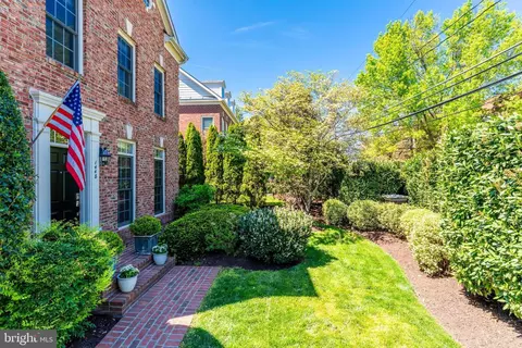 Exterior - 1448 Ingleside Ave, Mclean, VA 22101 photo 3 of 8