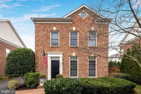 Exterior - 1448 Ingleside Ave, Mclean, VA 22101 photo 1 of 8