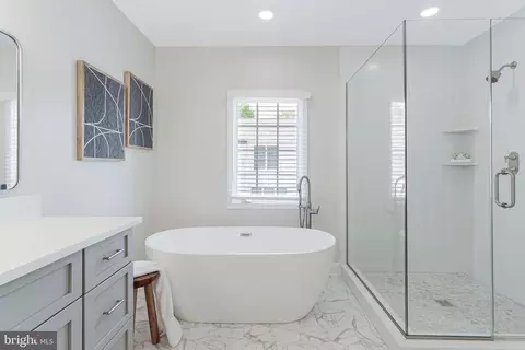 Bath - 1448 Ingleside Ave, Mclean, VA 22101 photo 4 of 7
