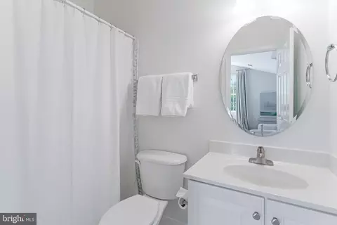 Bath - 1448 Ingleside Ave, Mclean, VA 22101 photo 1 of 7