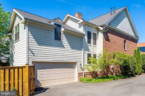 Exterior - 1448 Ingleside Ave, Mclean, VA 22101 photo 8 of 8