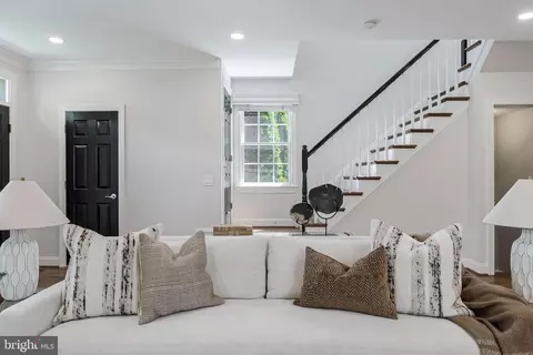 Entry Way - 1448 Ingleside Ave, Mclean, VA 22101 photo 3 of 6