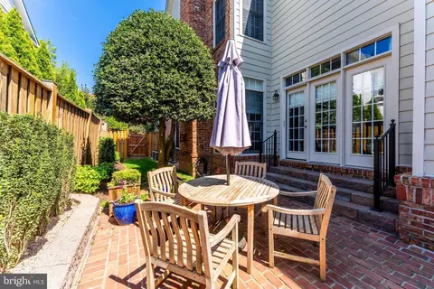 Exterior - 1448 Ingleside Ave, Mclean, VA 22101 photo 4 of 8