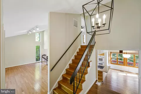 6719 Pine Creek Ct, Mclean, VA 22101 photo 3