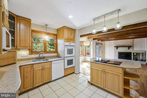 6719 Pine Creek Ct, Mclean, VA 22101 photo 10