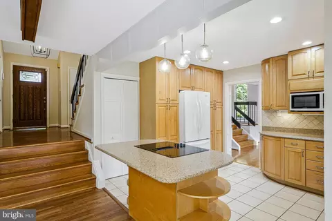 6719 Pine Creek Ct, Mclean, VA 22101 photo 12