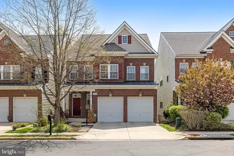 11307 Bulova Ln, Fairfax, VA 22030